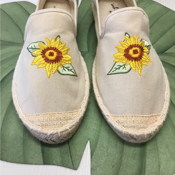 Cold WaterCreek New Flats - Picture 3 of 10